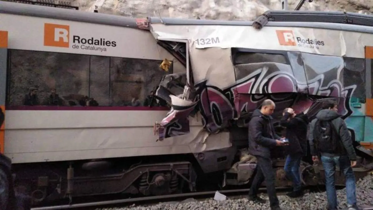  Los dos trenes tras el impacto 