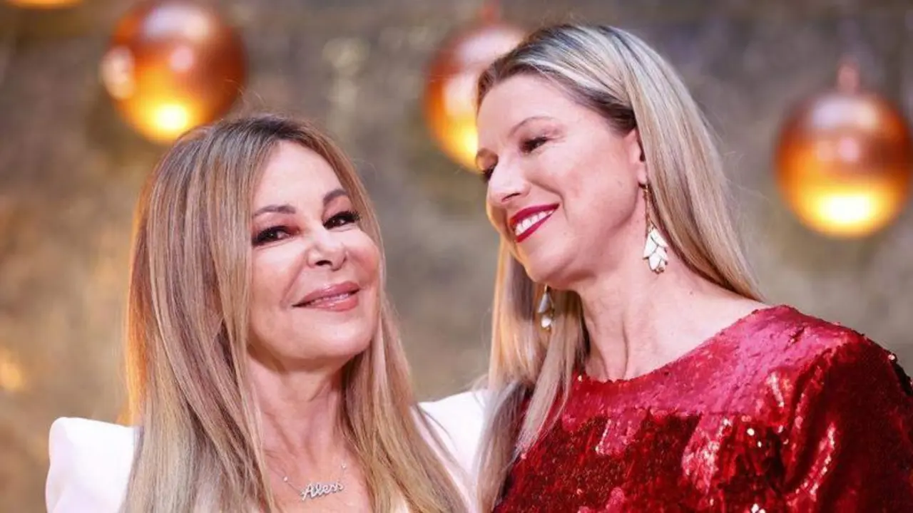  Ana Obreg&oacute;n y Anne Igartiburu en la presentaci&oacute;n de la programaci&oacute;n de Navidad de TVE en 2020 