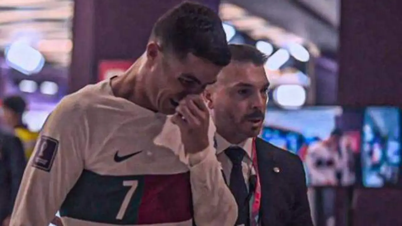  Cristiano Ronaldo llorando en el t&uacute;nel de vestuarios 