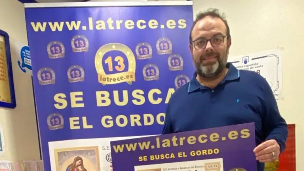  El lotero que dio el tercer premio del Sorteo de Navidad en 2021 esconde en su barrio de Almer&iacute;a 40 sobres para El Gordo 