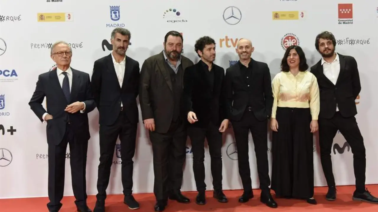  El equipo de 'As bestas' en la alfombra roja de los XXVIII Premios Forqu&eacute; 