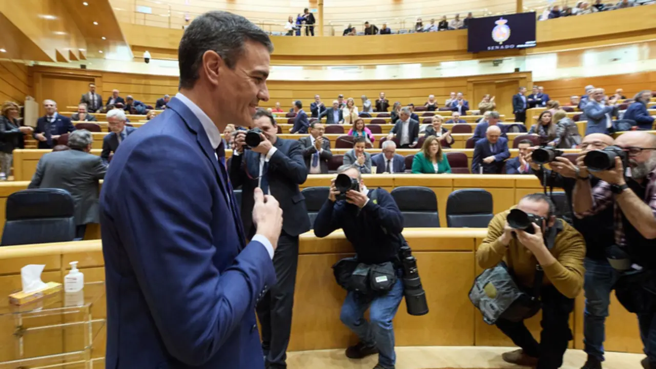  El presidente del Gobierno, Pedro S&aacute;nchez, a su llegada a una sesi&oacute;n de control al Gobierno en el Senado, a 21 de diciembre de 2022, en Madrid (Espa&ntilde;a). El presidente del Gobierno, Pedro S&aacute;nchez, y el l&iacute;der del PP, Alberto N&uacute;&ntilde;ez Feij&oacute;o, celebran este mi&eacute; - Jes&uacute;s Hell&iacute;n - Europa Press 