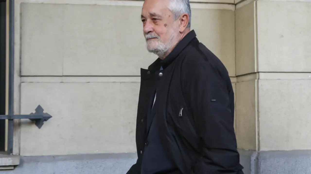  Archivo - Salida de la Audiencia Provincial del ex-presidente de la Junta de Andaluc&iacute;a, Jos&eacute; Antonio Gri&ntilde;an. En Sevilla, a 19 de noviembre del 2019. (Foto de archivo). - Mar&iacute;a Jos&eacute; L&oacute;pez - Europa Press - Archivo 