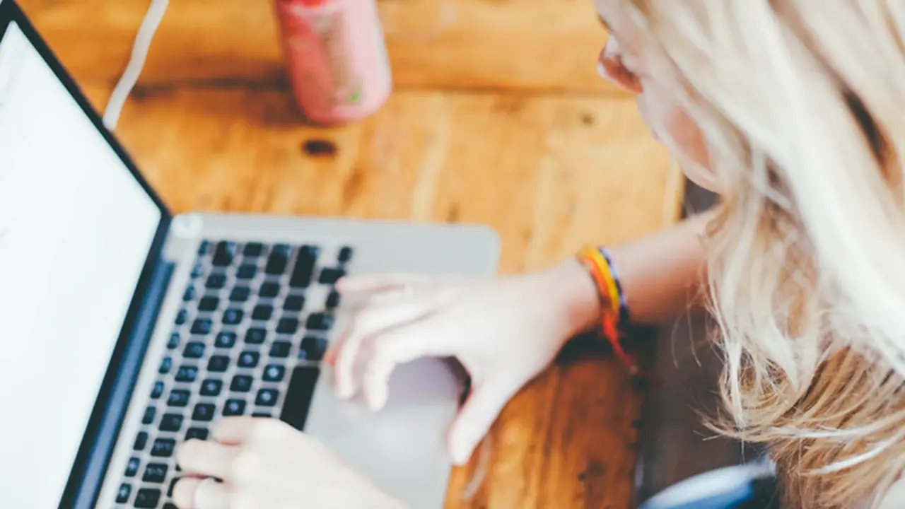  Consumo Responde ofrece un servicio gratuito de informaci&oacute;n y asesoramiento a las personas consumidoras y usuarias. 