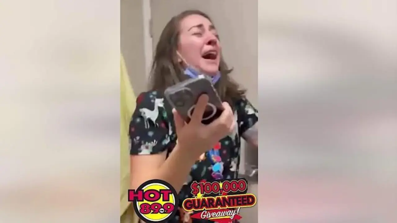 La enfermera Nicole, reaccionando a su premio 