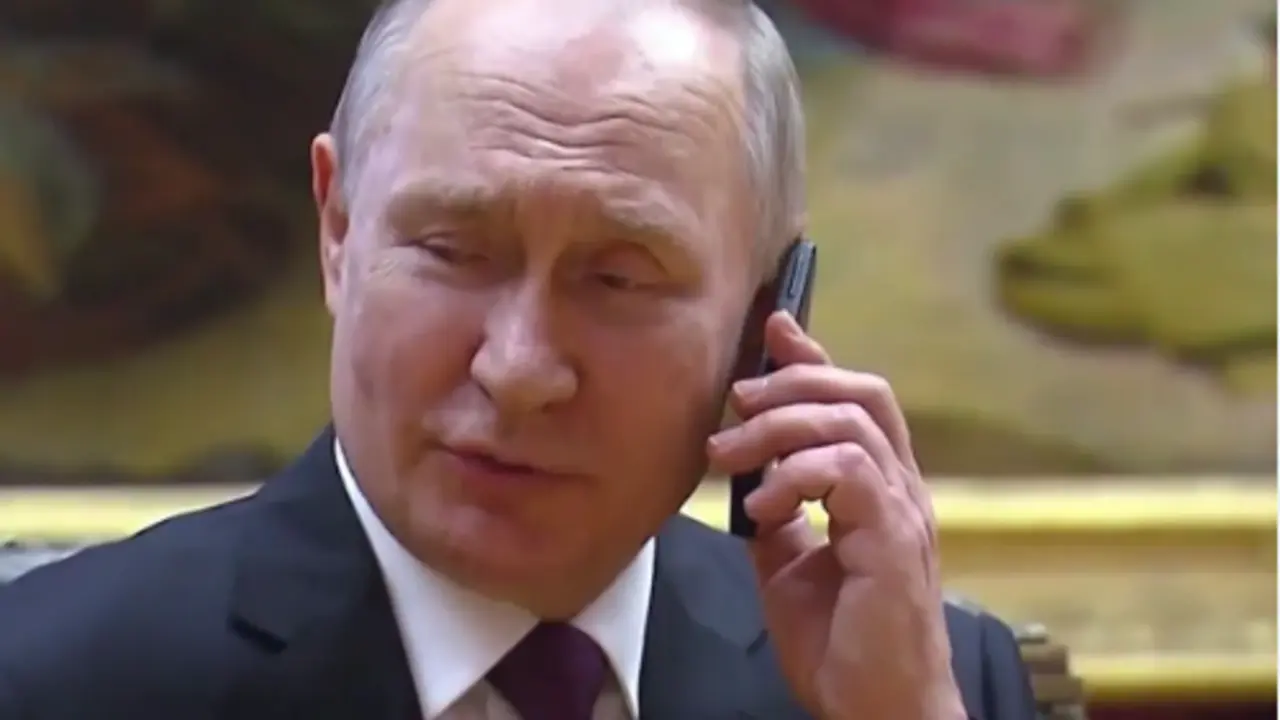  Putin hablando por tel&eacute;fono con la ni&ntilde;a refugiada 
