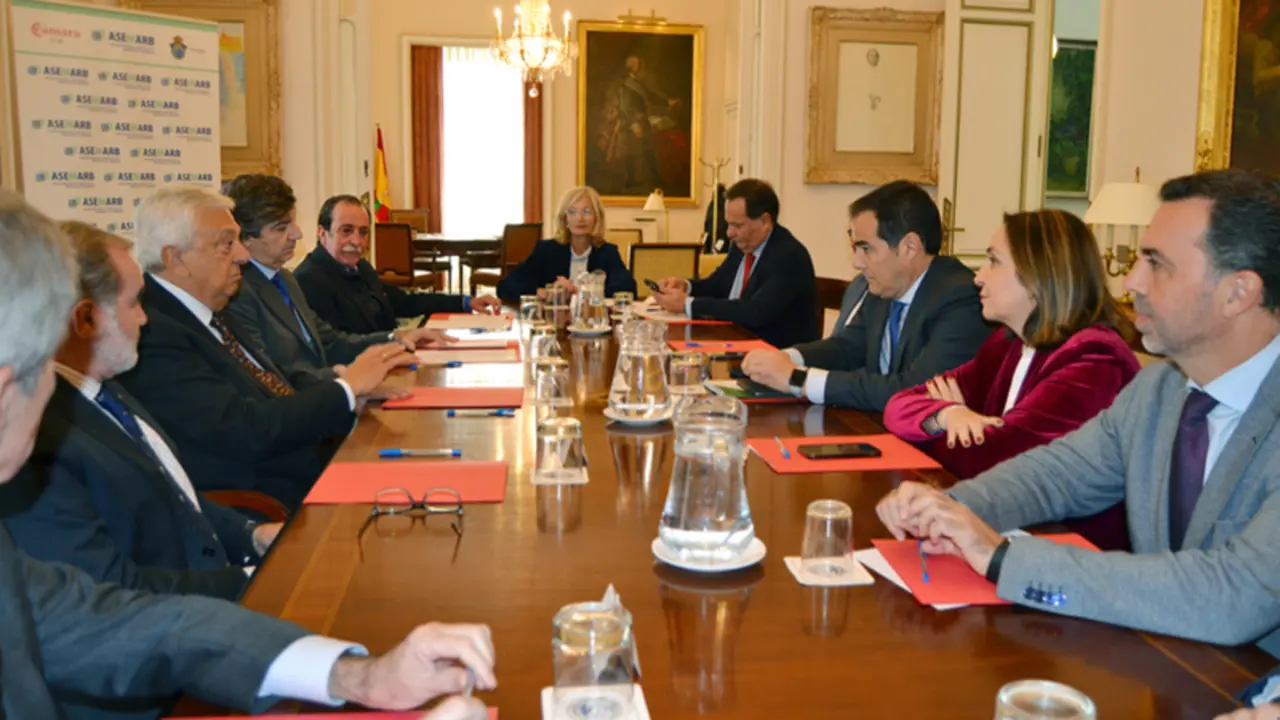  Nieto se ha reunido con el presidente de la C&aacute;mara de Comercio de Sevilla, Francisco Herrero, que tambi&eacute;n preside la Asociaci&oacute;n para el Ejercicio de la Nediaci&oacute;n y el Arbitraje (Asemarb). 