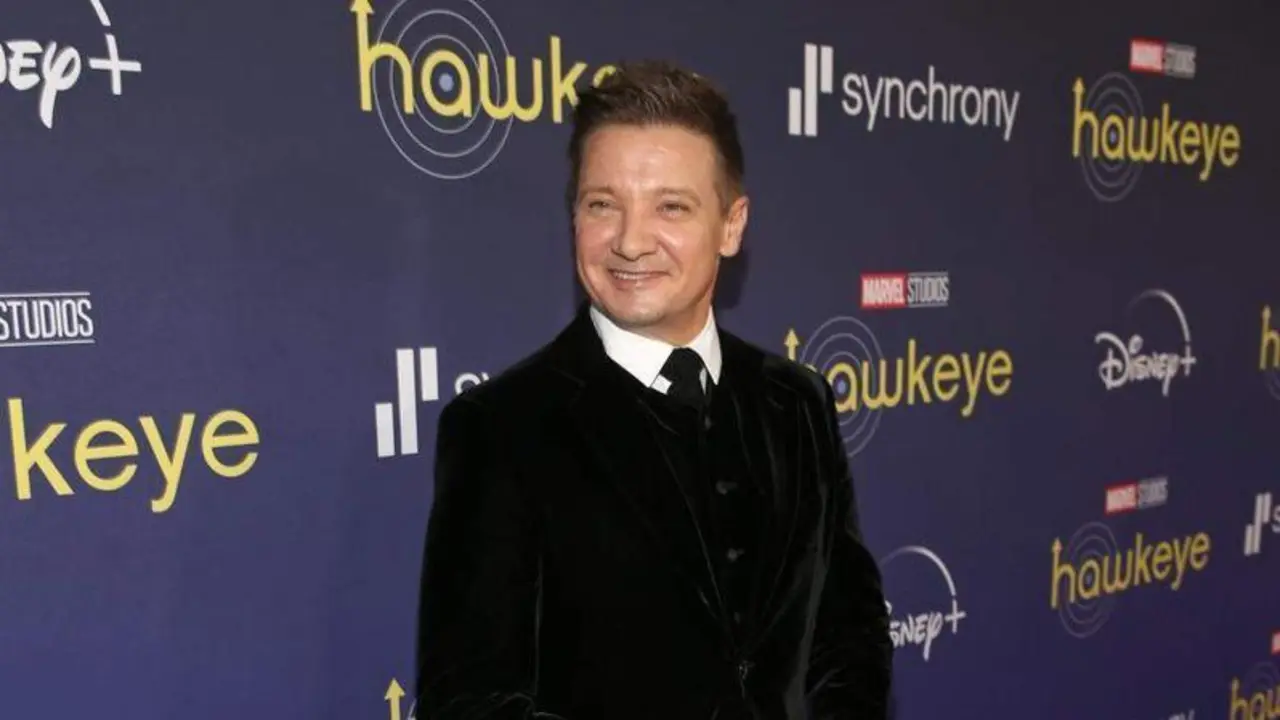  Jeremy Renner 