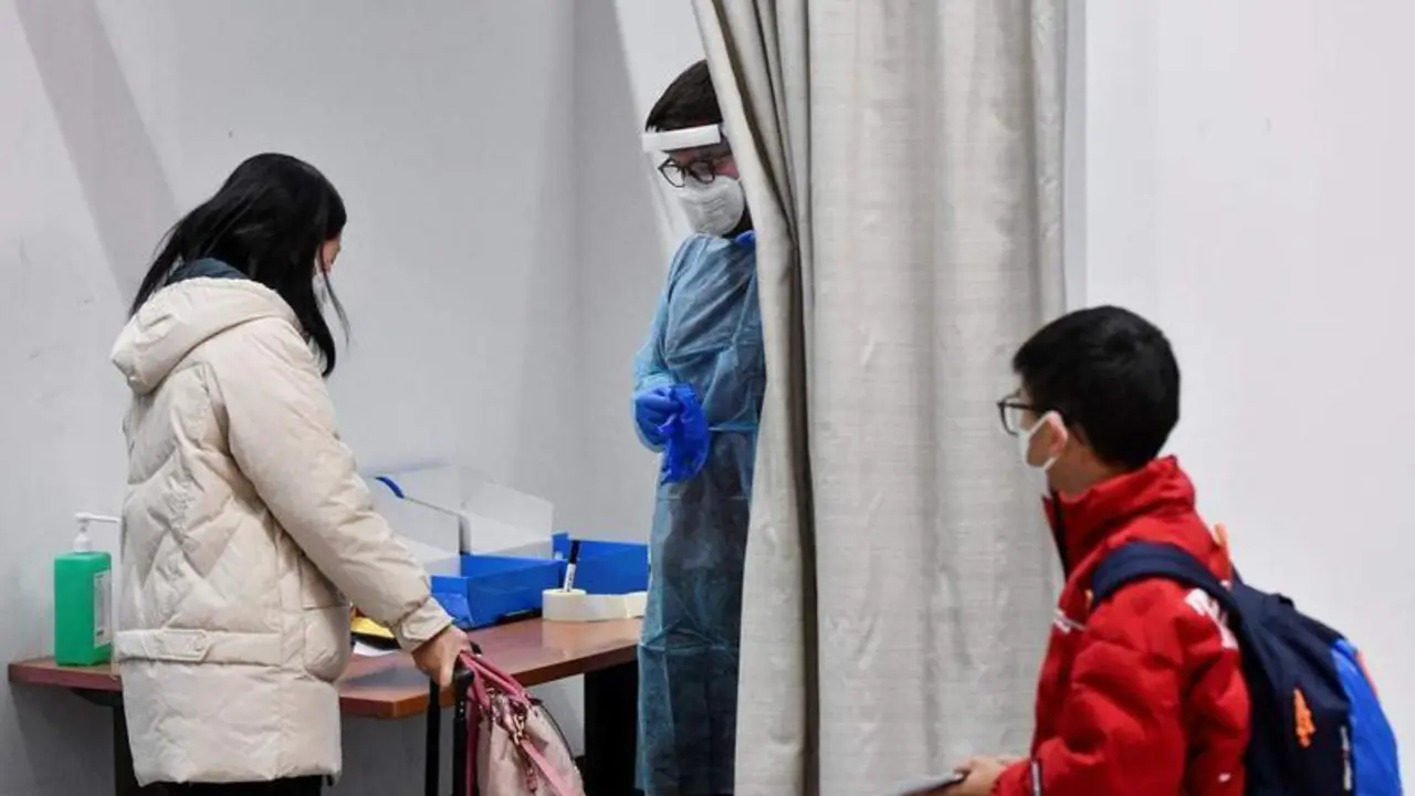  Pasajeros chinos pasando los controles de covid 