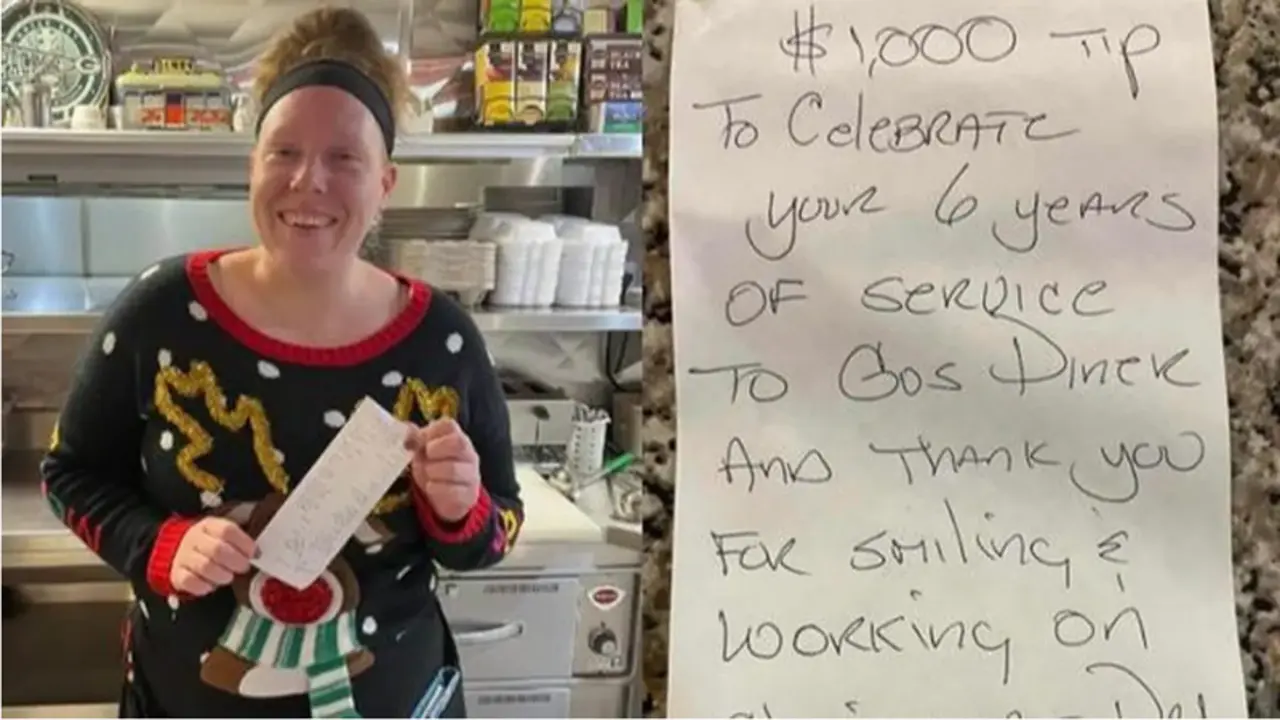  La camarera posando con el mensaje que le dej&oacute; Michael Johnson 