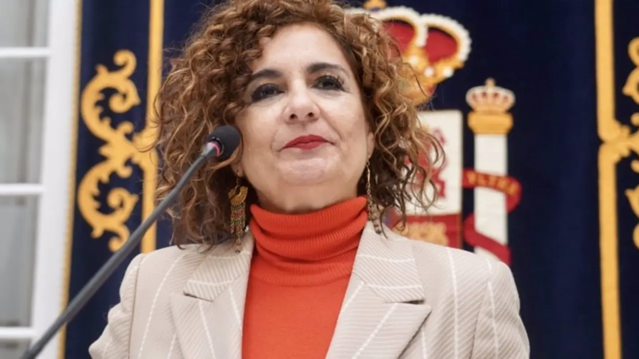  La ministra de Hacienda y Funci&oacute;n P&uacute;blica en una comparecencia ante los medios en la sede de la Delegaci&oacute;n del Gobierno en Sevilla. - EDUARDO BRIONES 