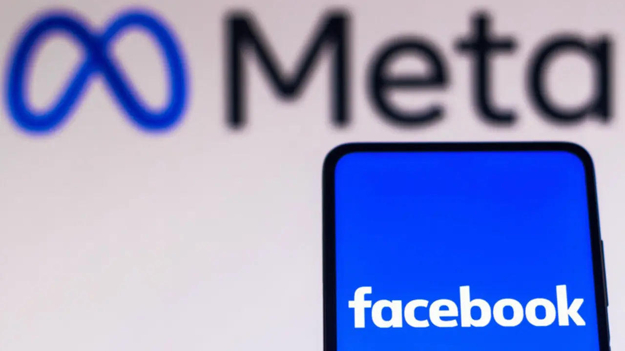  Archivo - FILED - 28 October 2021, Brazil, ---: The Facebook logo is displayed on a smartphone with a Meta Logo in the background. A Russian court has imposed large fines on Google and Facebook's parent company Meta for allegedly refusing to delete "forbi - Rafael Henrique/SOPA Images via / DPA - Archivo 