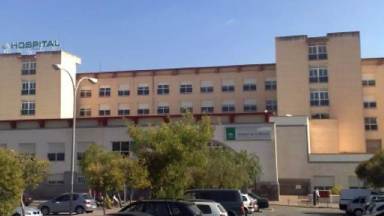  Archivo - Fachada principal del hospital comarcal de Osuna. - PLATAFORMA DE ALCALDES EN DEFENSA DE LA SANIDAD 