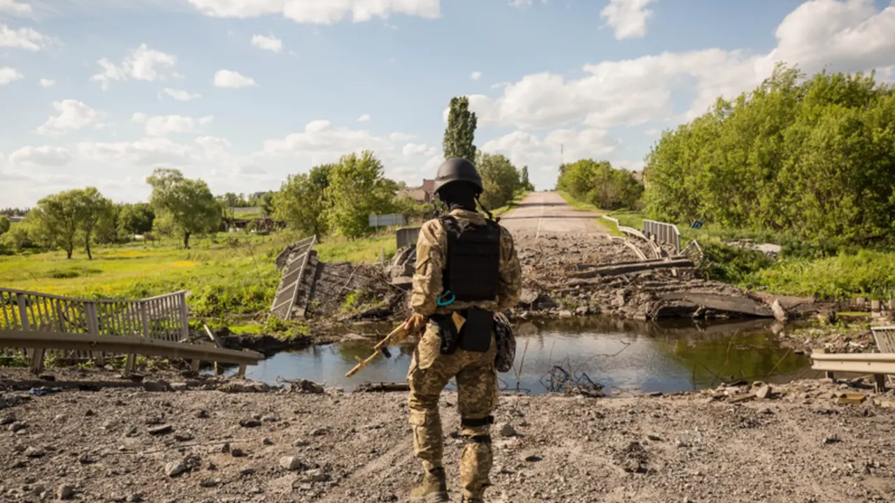  Soldado en tierras ucranianas 