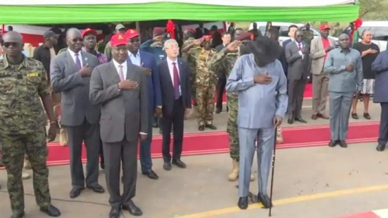  Salva Kiir, presidente de Sud&aacute;n del Sur, y su problema de incontinencia 