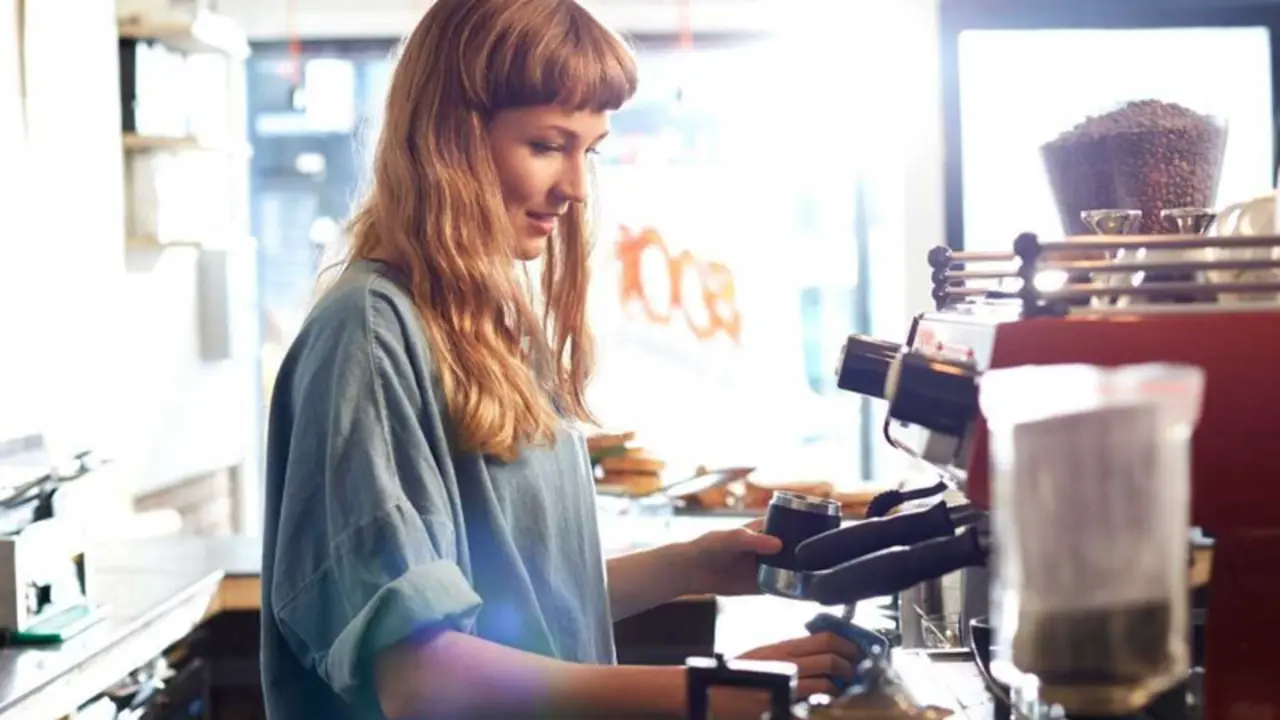  Chica en cafeter&iacute;a. RTVE 