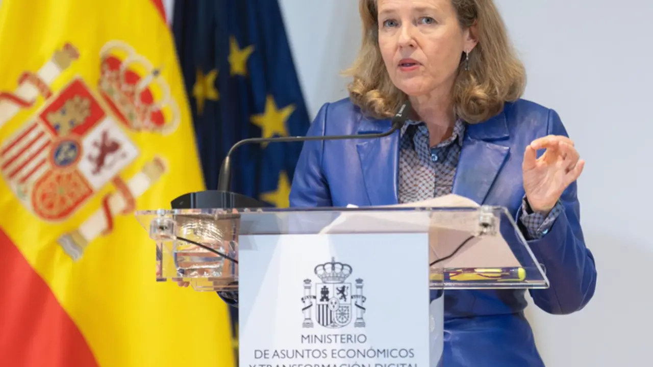  La vicepresidenta primera y ministra de Asuntos Econ&oacute;micos y Transformaci&oacute;n Digital, Nadia Calvi&ntilde;o, comparece tras su reuni&oacute;n con el comisario europeo de Mercado Interior, en la sede del Ministerio, a 9 de enero de 2023, en Madrid (Espa&ntilde;a). El comisario d - Eduardo Parra - Europa Press 
