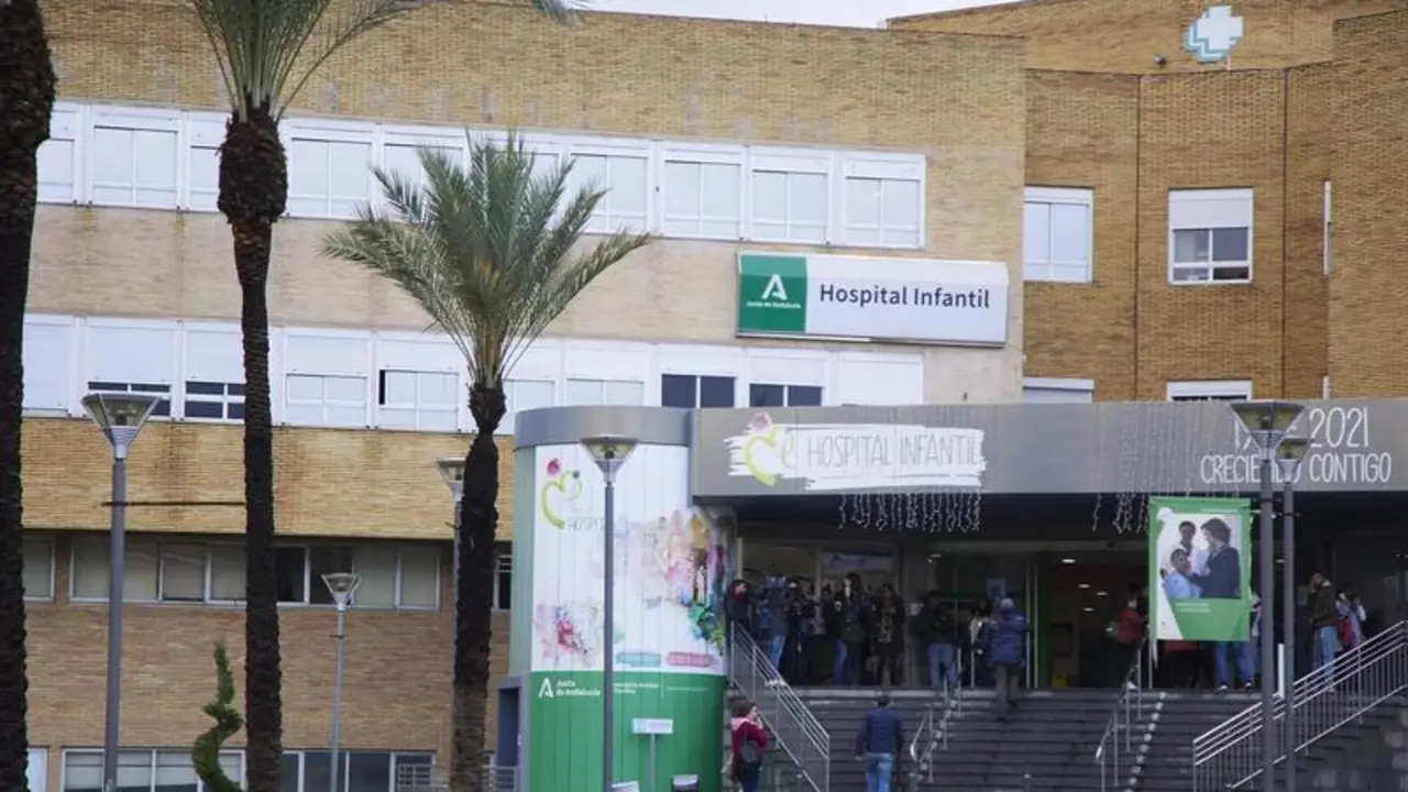  Archivo - Fachada principal del Hospital Infantil del Virgen del Roc&iacute;o de Sevilla. - Joaquin Corchero - Europa Press - Archivo 