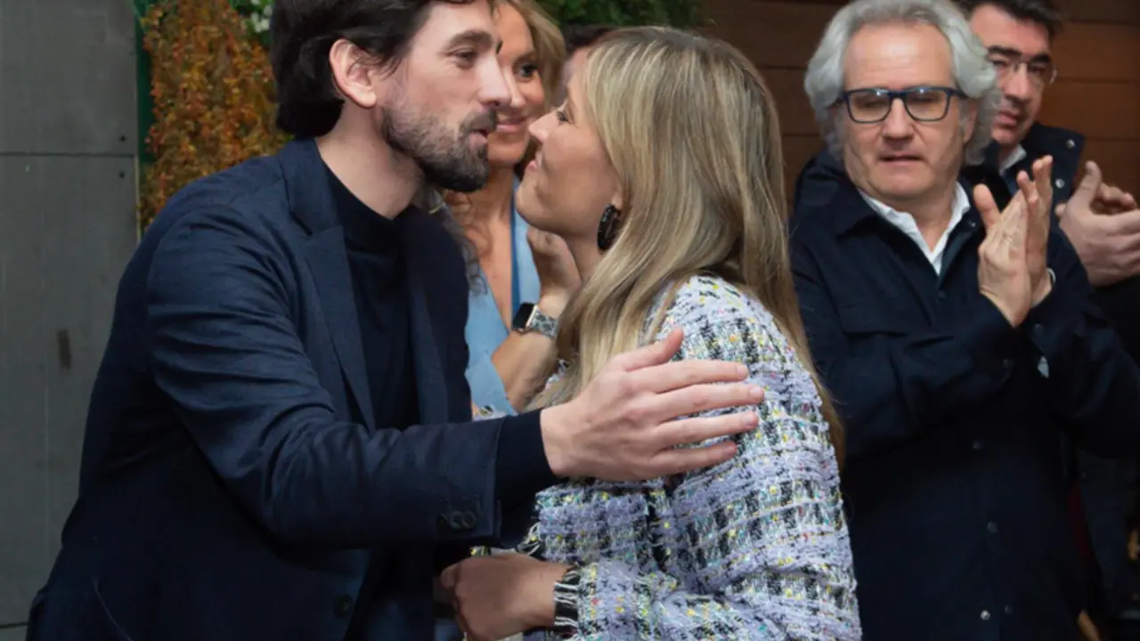  La candidata a la Portavoc&iacute;a Pol&iacute;tica de Ciudadanos en las primarias ante la VI Asamblea General, Patricia Guasp, y el candidato a la Secretar&iacute;a General del partido, Adri&aacute;n V&aacute;zquez (5d), antes del acto fin de campa&ntilde;a, a 10 de enero de 2023, en Madrid. - Gustavo Valiente - Europa Press 