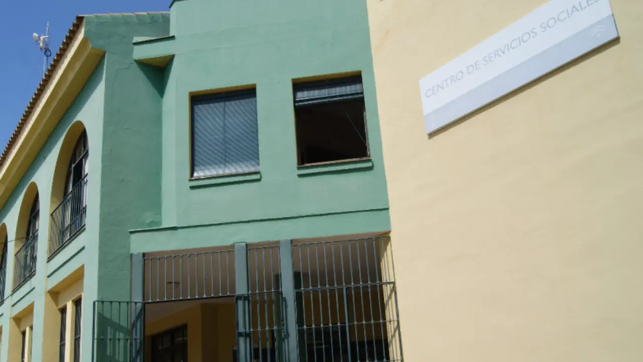  Archivo - La fachada de un centro de Servicios Sociales en Alcal&aacute; de Guadaira. - Ayuntamiento de Alcal&aacute; de Guada&iacute;ra - Archivo 