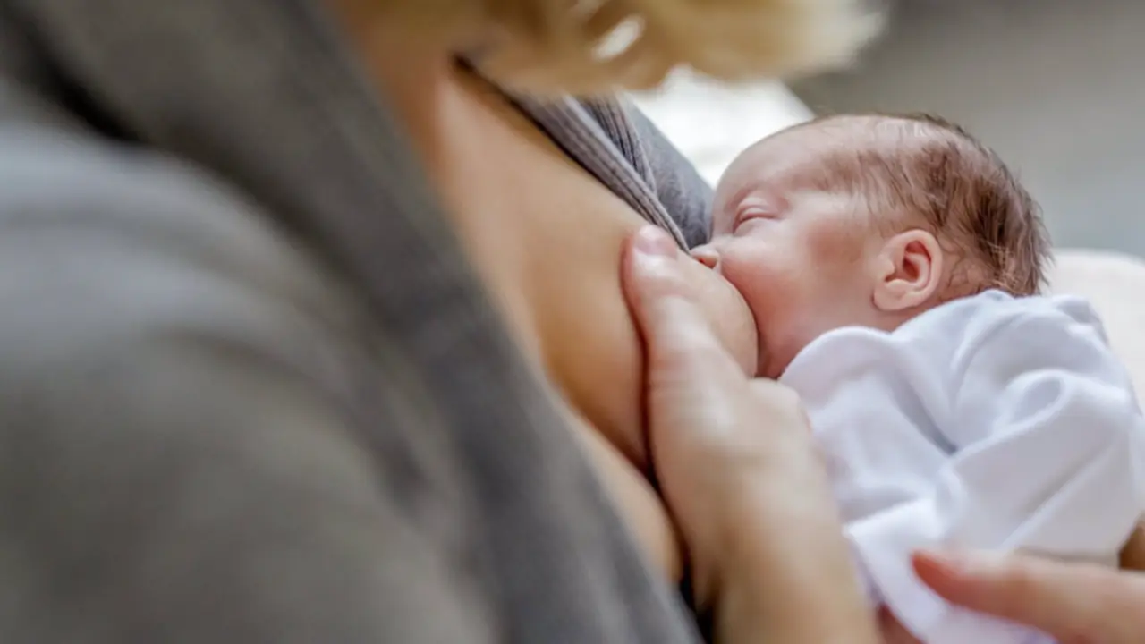  Archivo - Lactancia, dar el pecho, reci&eacute;n nacido - CEDIDA / MEDELA - Archivo 