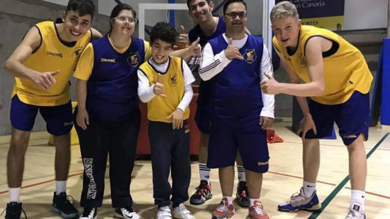  J&oacute;venes del Proyecto Suma 