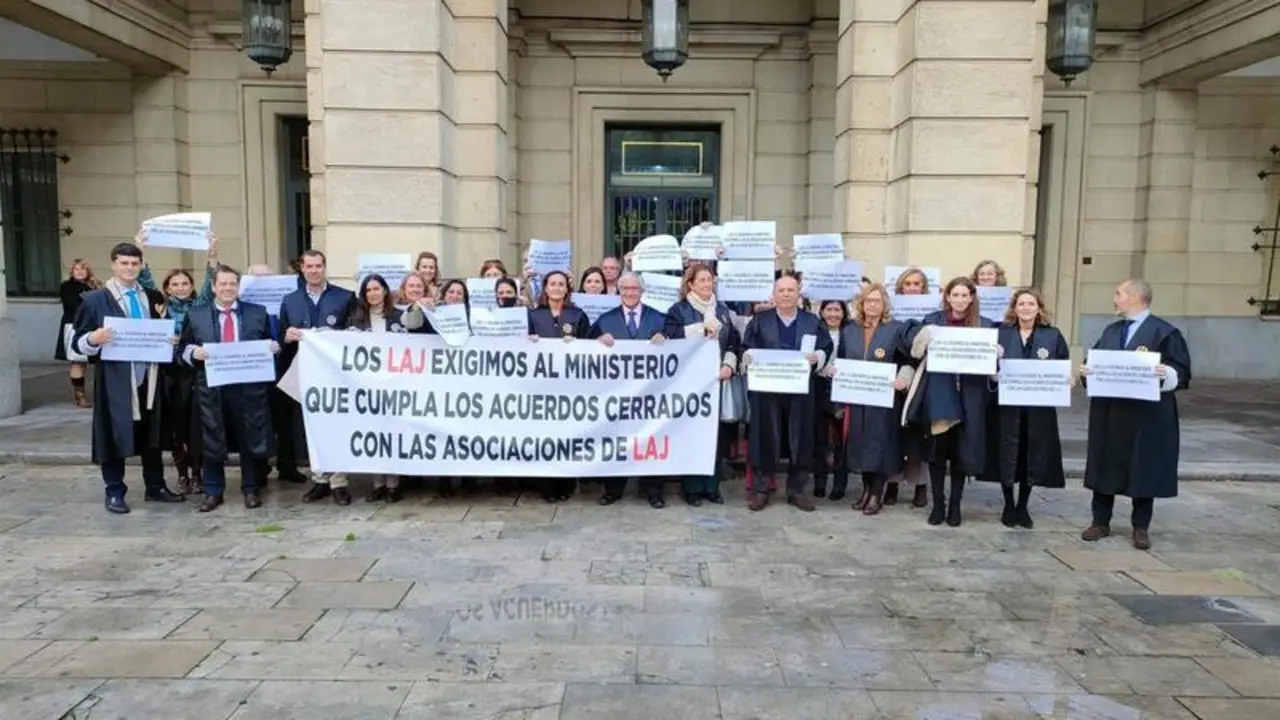  Letrados de la Administraci&oacute;n de Justicia en la Audiencia de Sevilla 