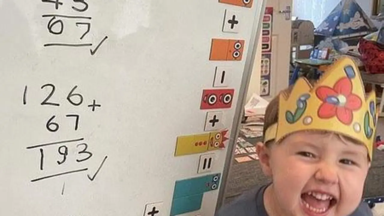  El peque&ntilde;o Teddy realizando sumas y multiplicaciones a sus 4 a&ntilde;os 