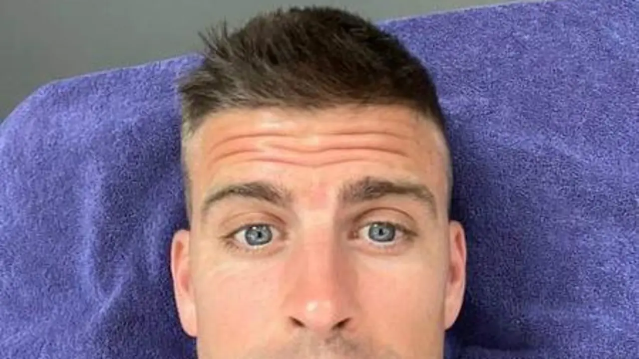  Piqu&eacute; Twitter @3gerardpique 