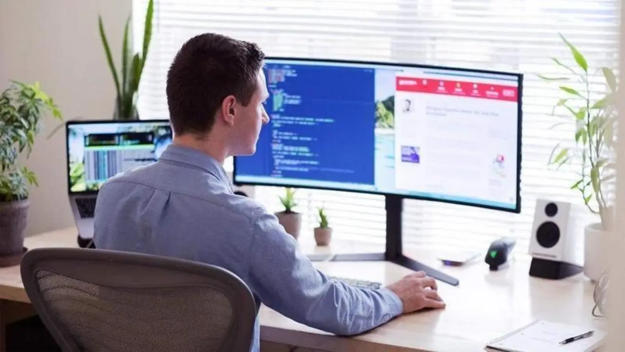  Empleado teletrabajando. (foto de archivo) 