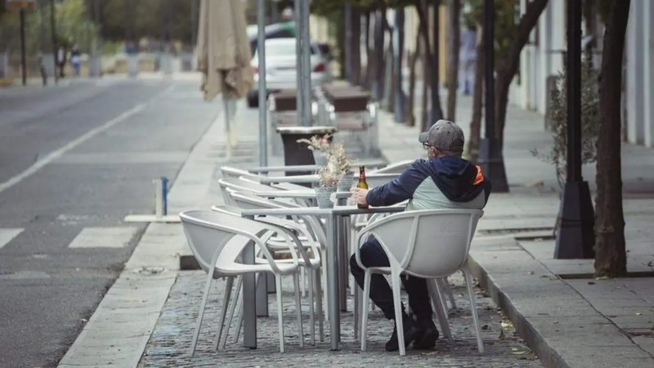  Terraza en el Paseo de la Ribera. 