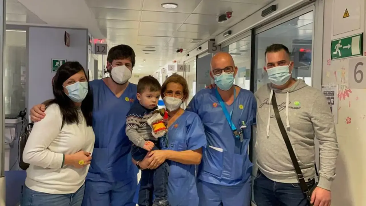  El momento del rencuentro con los padres y el peque&ntilde;o Pablo 