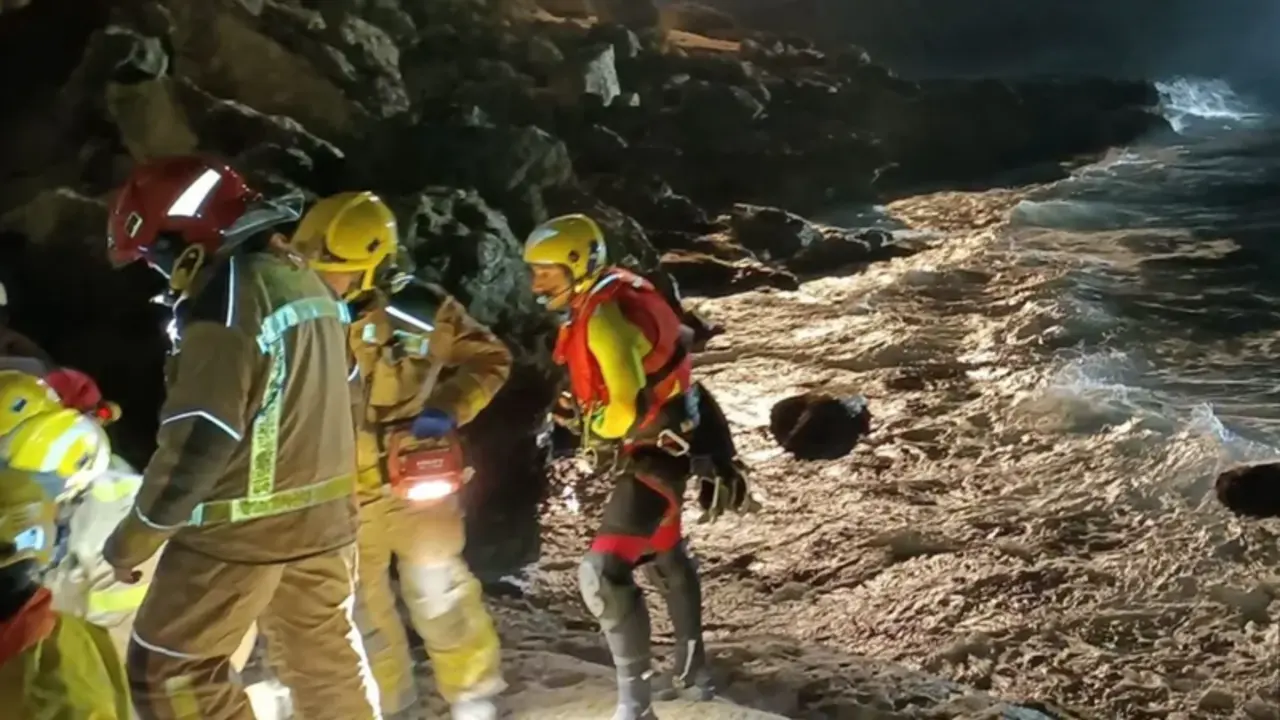  Muere al intentar salvar al perro de una pareja que cay&oacute; al vac&iacute;o en Tarragona: su hermano estaba presente 