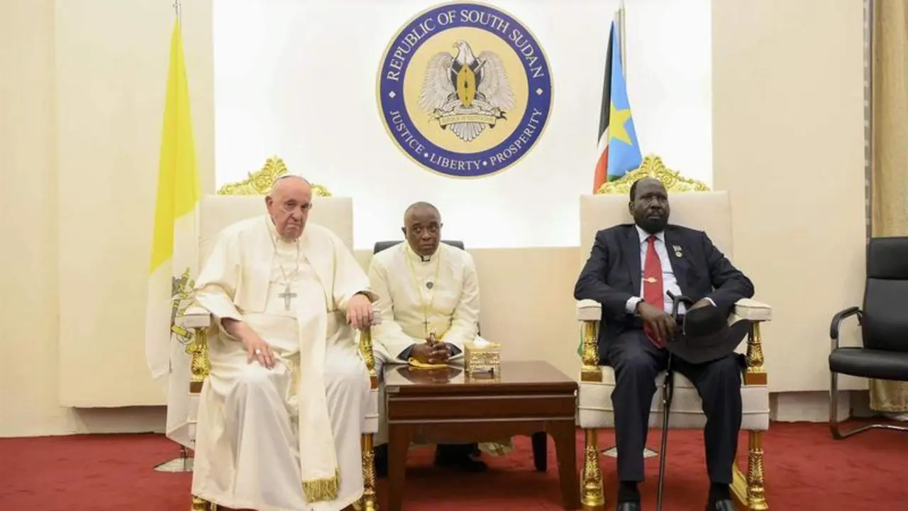  El Papa Francisco reunido 