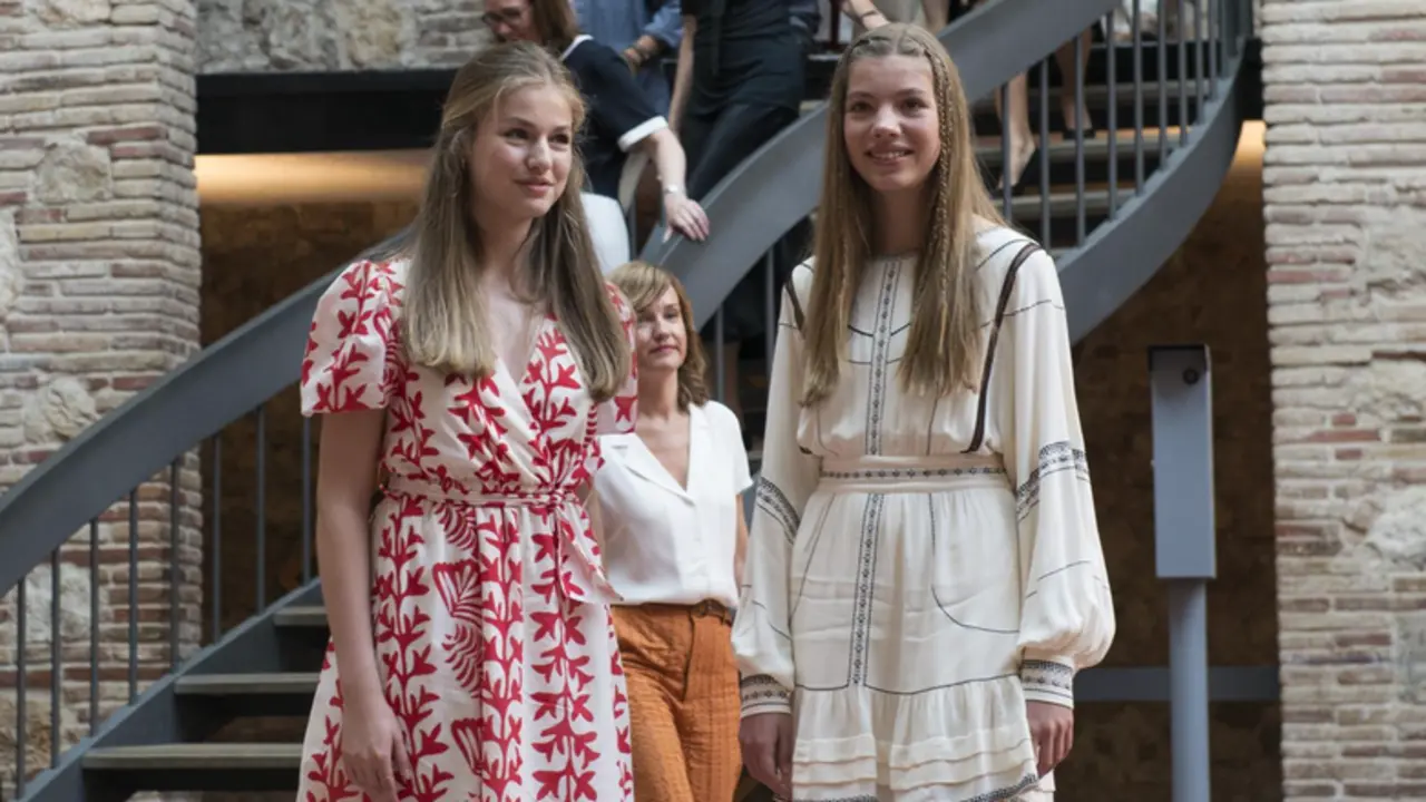  Archivo - La Princesa Leonor (i) y la Infanta Sof&iacute;a (d) a su llegada al teatro museo Dal&iacute; de Figueres, a 3 de julio de 2022, en Figueres, Girona - Gl&ograve;ria S&aacute;nchez - Europa Press - Archivo 