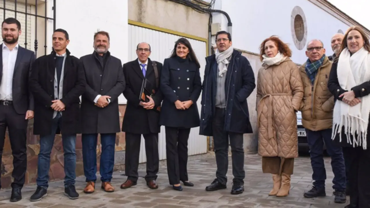  La secretaria de Estado de Telecomunicaciones e Infraestructuras Digitales, Mar&iacute;a Gonz&aacute;lez, y el presidente de la Diputaci&oacute;n de Ciudad Real, Jos&eacute; Manuel Caballero, en Cabezarados - DIPUTACI&Oacute;N DE CIUDAD REAL 