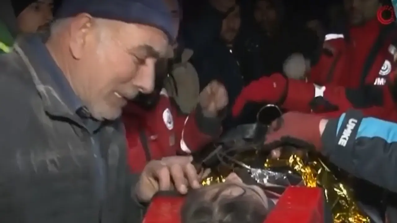  Betul, la ni&ntilde;a rescatada de 10 a&ntilde;os junto a su abuelo 