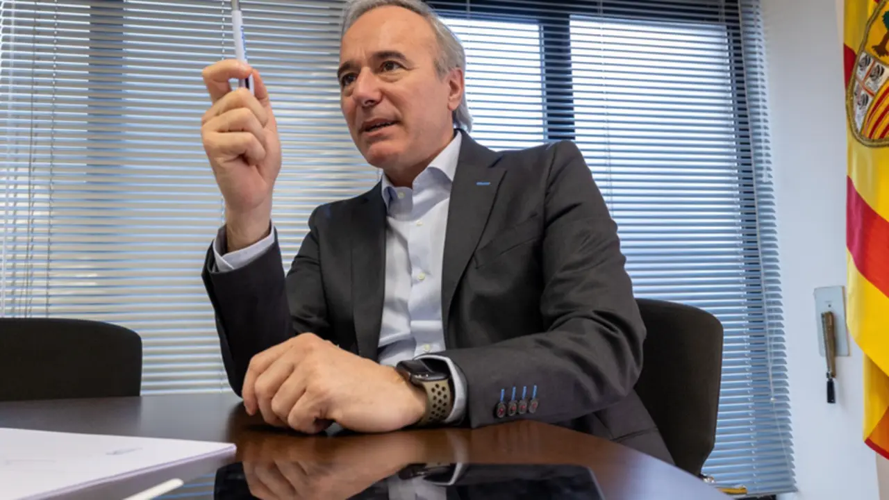  El candidato del PP a la Presidencia del Gobierno de Arag&oacute;n y alcalde de Zaragoza, Jorge Azc&oacute;n. - Fabi&aacute;n Sim&oacute;n - Europa Press 