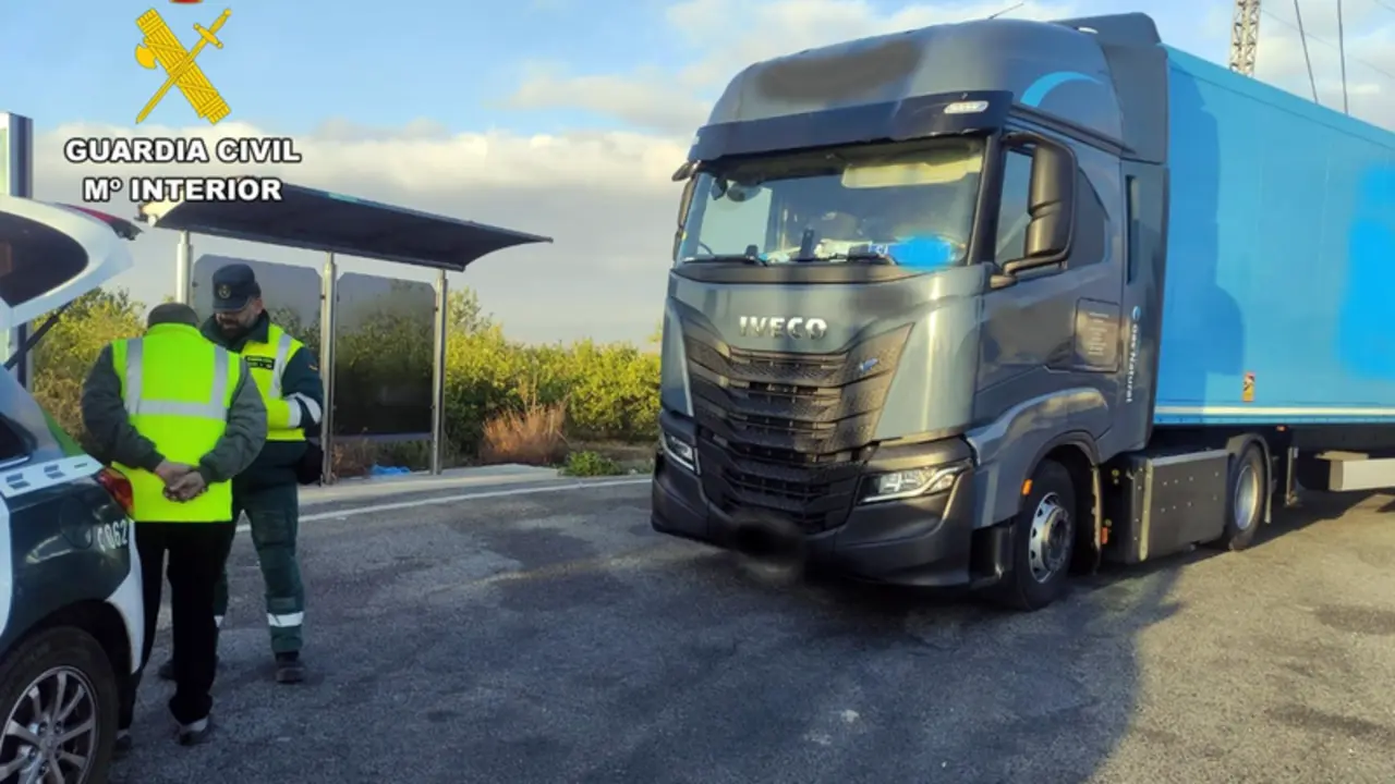  La Guardia Civil intercepta a un camionero que superaba en m&aacute;s de nueve veces la tasa m&aacute;xima de alcohol - GUARDIA CIVIL 
