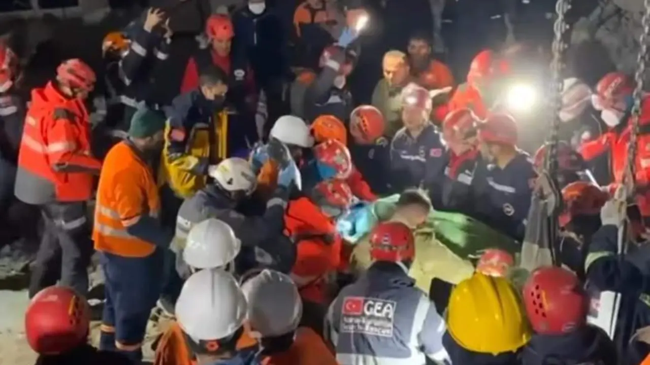  Bomberos y voluntarios de ERICAM salvan la vida de una mujer de 50 a&ntilde;os. V&iacute;a: 112cmadrid 