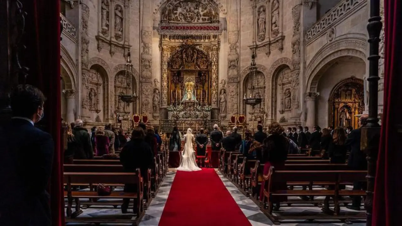  Archivo - Una boda en la Catedral de Sevilla. - Eduardo Briones - Europa Press - Archivo 