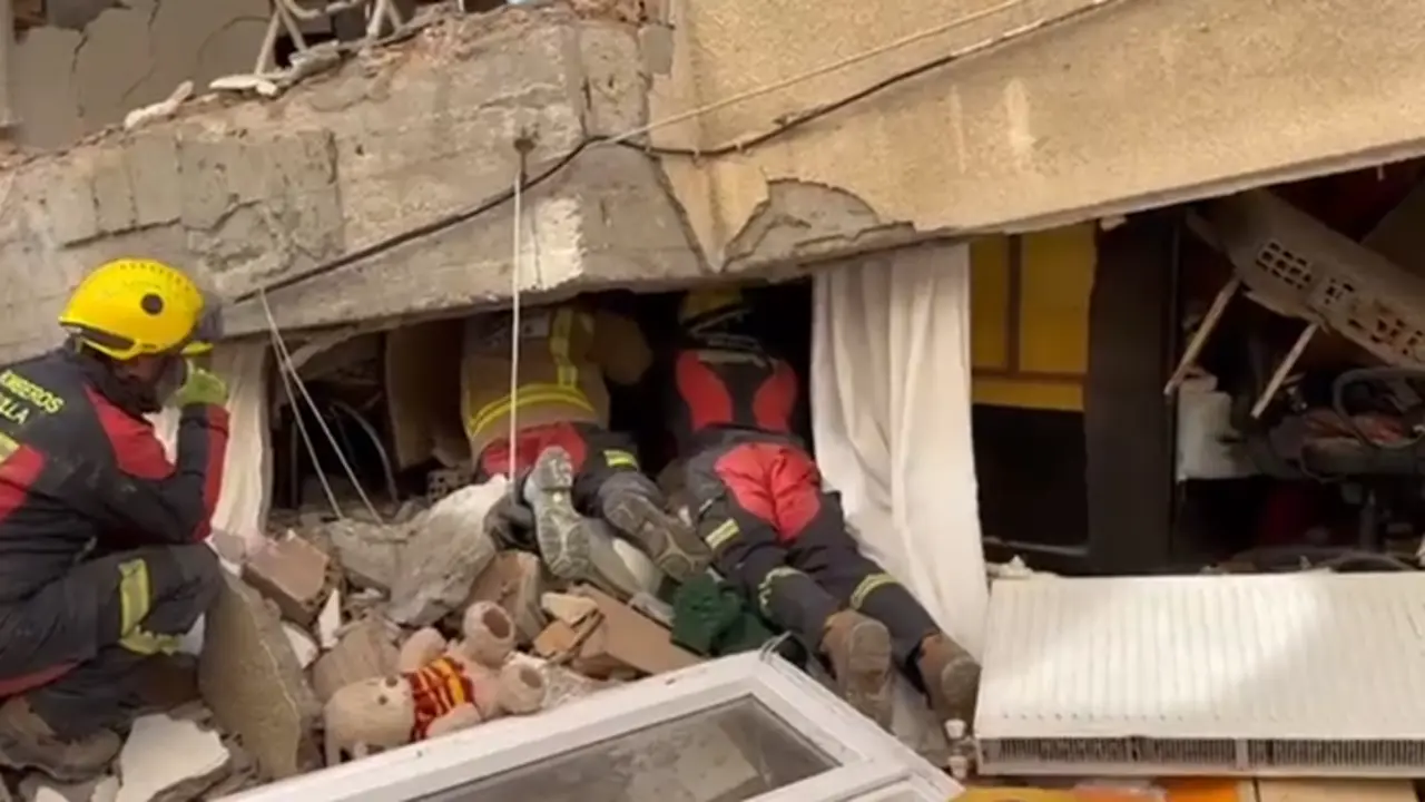  Bomberos de Sevilla en Turqu&iacute;a - Foto de un v&iacute;deo publicado en la cuenta de Twitter del Alcalde de Sevilla Anotnio Mu&ntilde;oz 