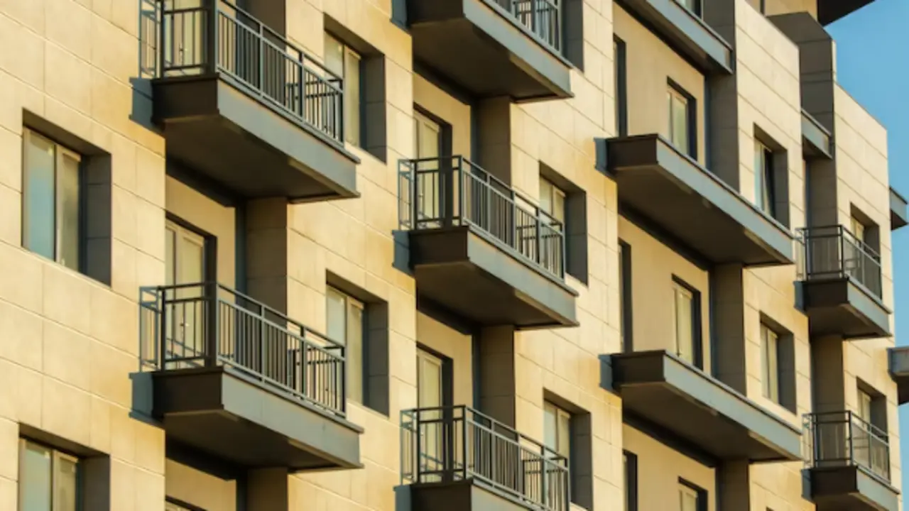 Edificio con balcones. Freepik 