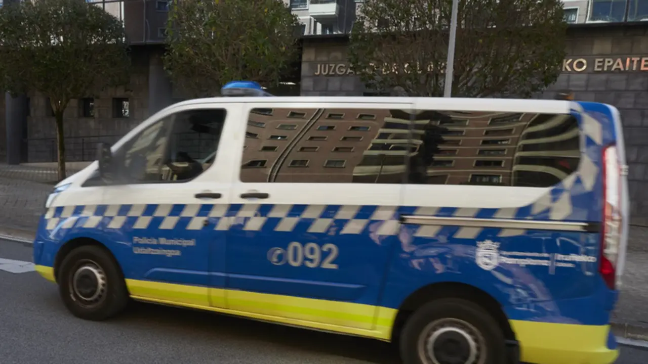  Archivo - Un furg&oacute;n de la Polic&iacute;a Municipal de Pamplona. - Eduardo Sanz - Europa Press - Archivo 