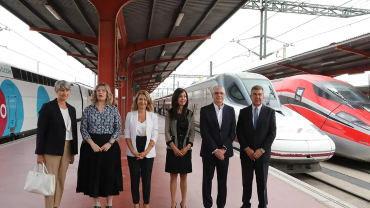  Archivo - (I-D) La directora general de Ouigo Espa&ntilde;a, H&eacute;l&egrave;ne Valenzuela; la presidenta de Adif, Mar&iacute;a Luisa Dom&iacute;nguez; la ministra de Transportes, Movilidad y Agenda Urbana, Raquel S&aacute;nchez; la secretaria de Estado de Infraestructuras, Isabel Pardo de Vera - Marta Fern&aacute;ndez Jara - Europa Press - Archivo 