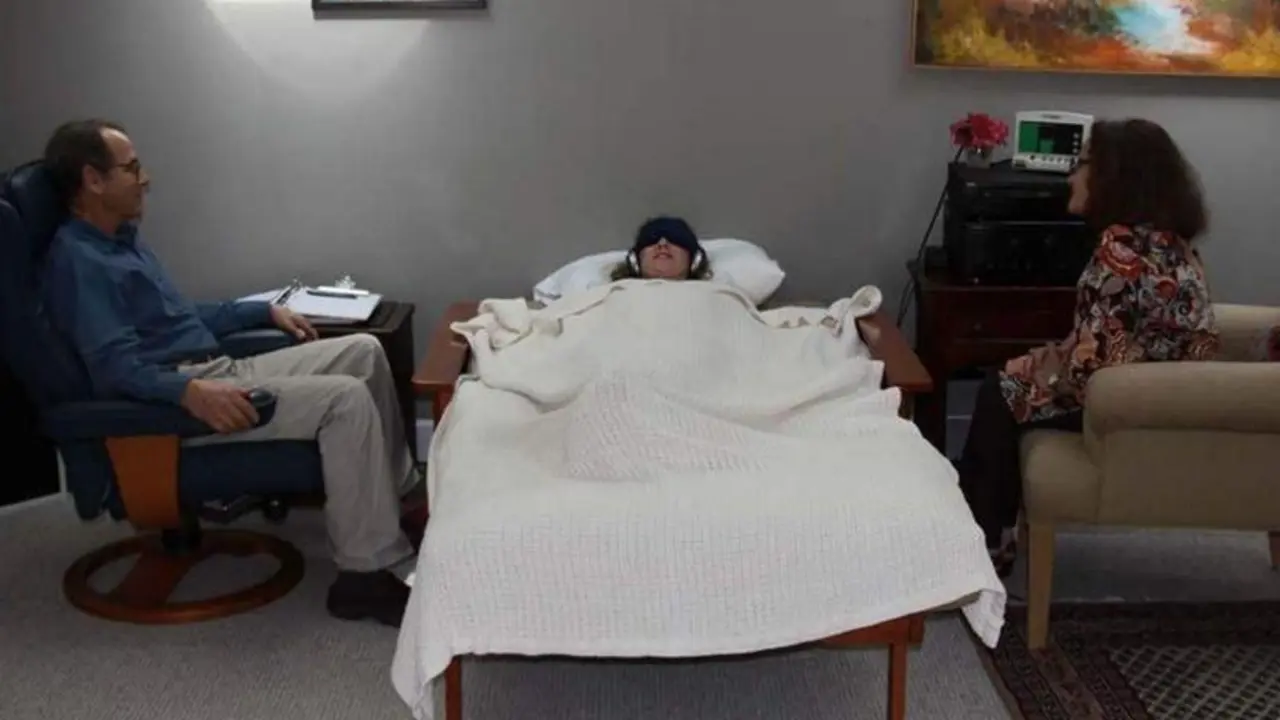  Psicoterapia asistida por MDMA en progreso en un centro de tratamiento de Charleston 