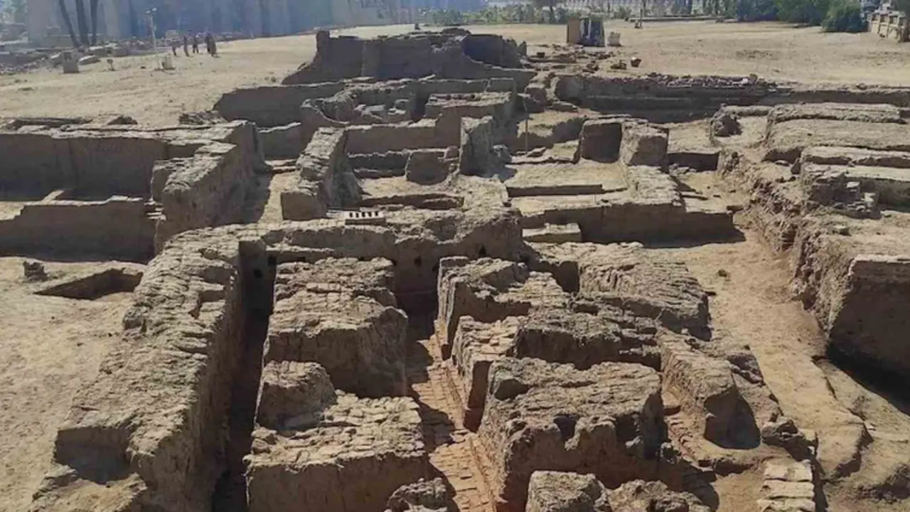  cr&eacute;dito - Ministerio de Antig&uuml;edades de Egipto 