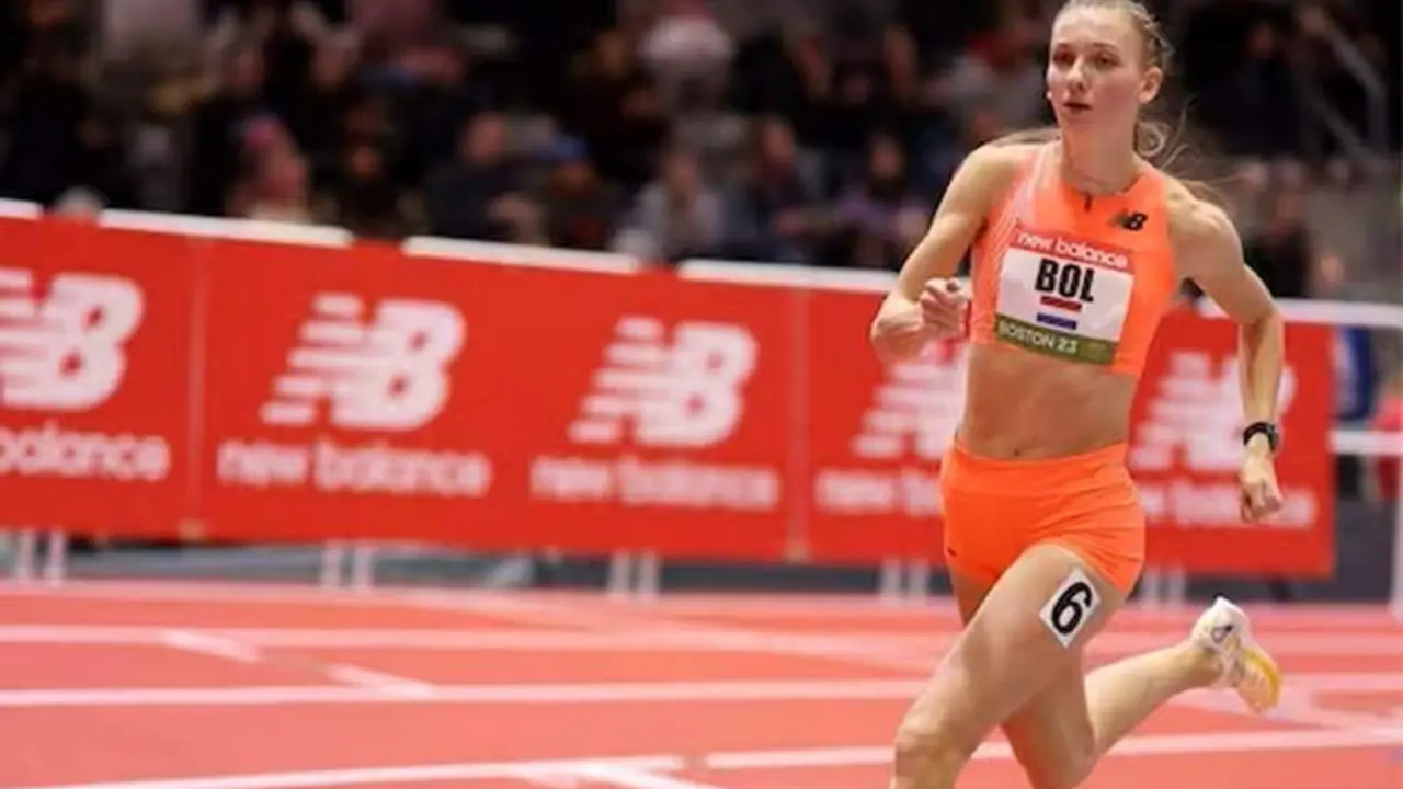  Femke Bol rompiendo el r&eacute;cord 