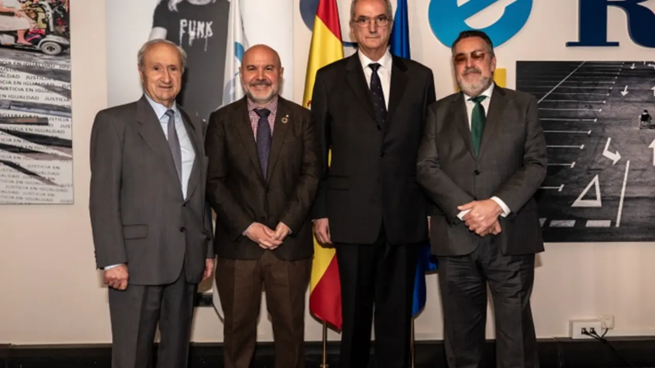  El Dr. Fern&aacute;ndez Ja&eacute;n recibe su premio 