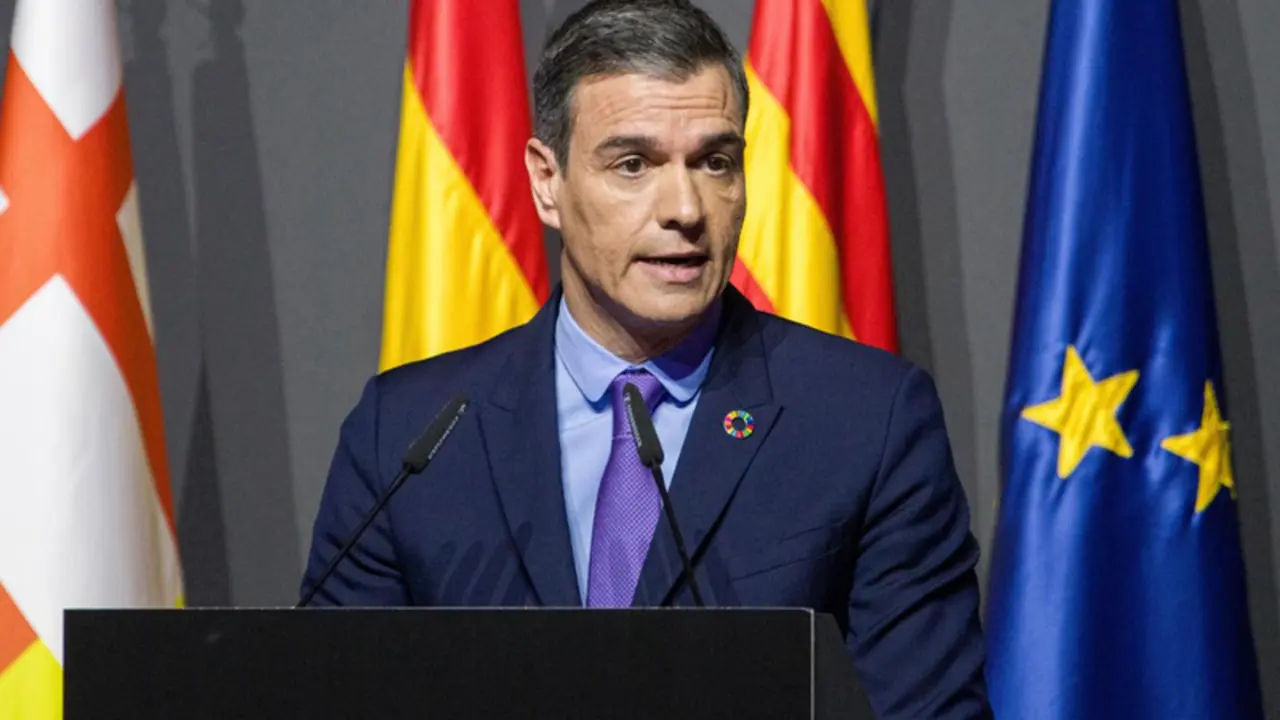  El presidente del Gobierno, Pedro S&aacute;nchez, interviene durante la cena oficial del MWC Barcelona 2023, en el Museu Nacional d'Art de Catalunya (MNAC), a 26 de febrero de 2023, en Barcelona, Catalu&ntilde;a (Espa&ntilde;a). El Mobile World Congress (MWC Barcelona 2023) s - Lorena Sop&ecirc;na - Europa Press 